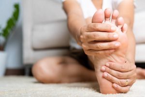 That sudden, uncomfortable numbness in your toes—like pins and needles taking over your workout.