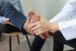 Early diagnosis of plantar fasciitis can prevent chronic pain. Schedule a consultation at DeNiel Foot and Ankle Center for expert advice and persona